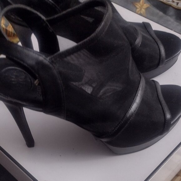 Guess black strappy leather heals. Beautiful ❤️ - Picture 1 of 11